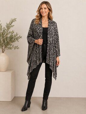 NWT Neli Hamilton Knits Animal Print Hacci Wrap Sz. OS